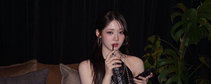 LEE RORA 🌼💜 banner