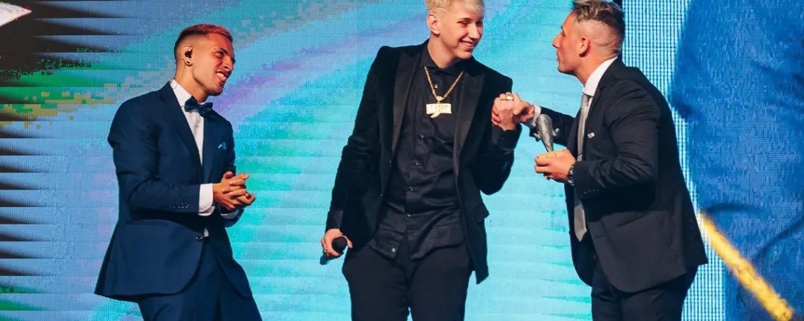 Tweet card summary image