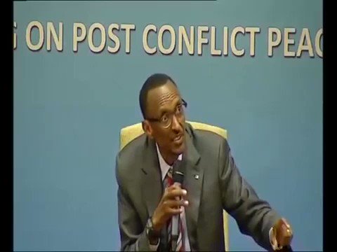 During a Meeting in 2011, Moderator Zeinab asked HE Kagame & HE Nkurunziza to comment on leadership...
Kagame: We need strong institutions&good leaders, weak leaders weaken the institutions
Nkurunziza:I respect my big brother ...to what he has said, I don't have anything to add