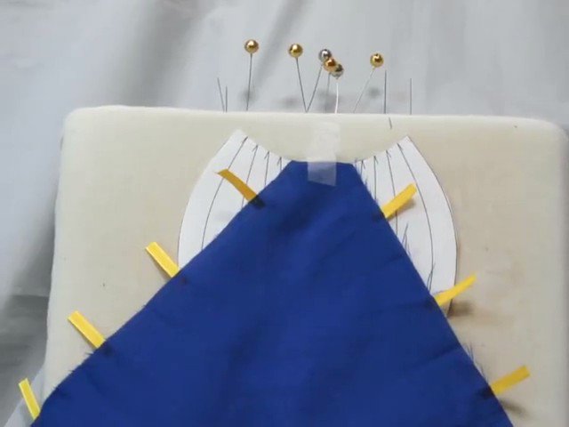 チョコラジオ 作り方まとめ リボンをつける 型紙を土台にしてドレープ作り ウエスト部分をミシン縫い ベルトをつけて完成です チョコラジオ 作り方まとめ リボンをつける 型紙を土台にしてドレープ作り ウエスト部分をミシン縫い ベルトをつけて完成です