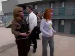 RT @whiteflagswift: karlie kloss on her way to work when she passes by the hundreds of swifties in new york https://t.co/JI2fwyplTo