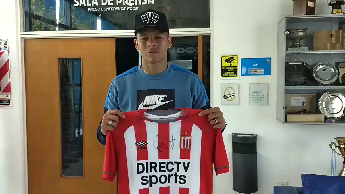 ¿Querés ganarte la camiseta de #Estudiantes firmada por Marcos Rojo? ¡Es muy fácil! Hacele caso al jugador del @ManUtd: seguí a @argsaf, retuiteá este video y dale ❤ ¡Vamos @Argentina!
👉 @EdelpOficial