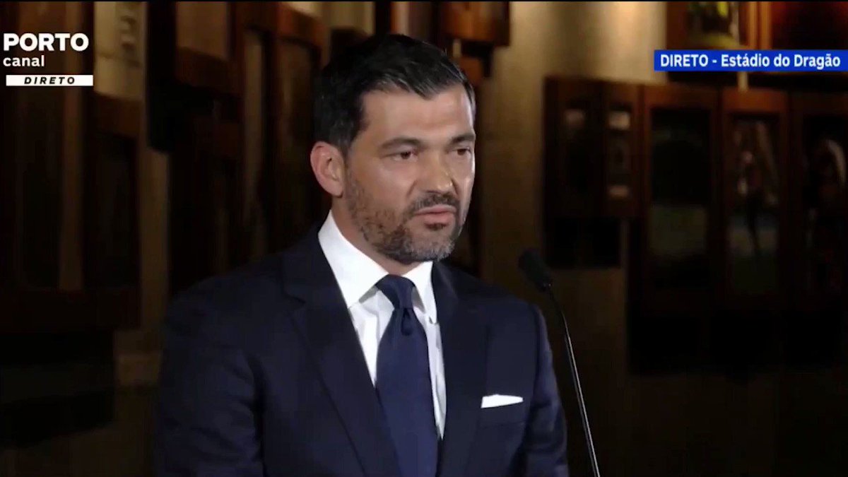 #throwback Há 1 ano @CoachConceicao era apresentado no Dragão 🔵⚪
#FCPorto #nascidosparavencer