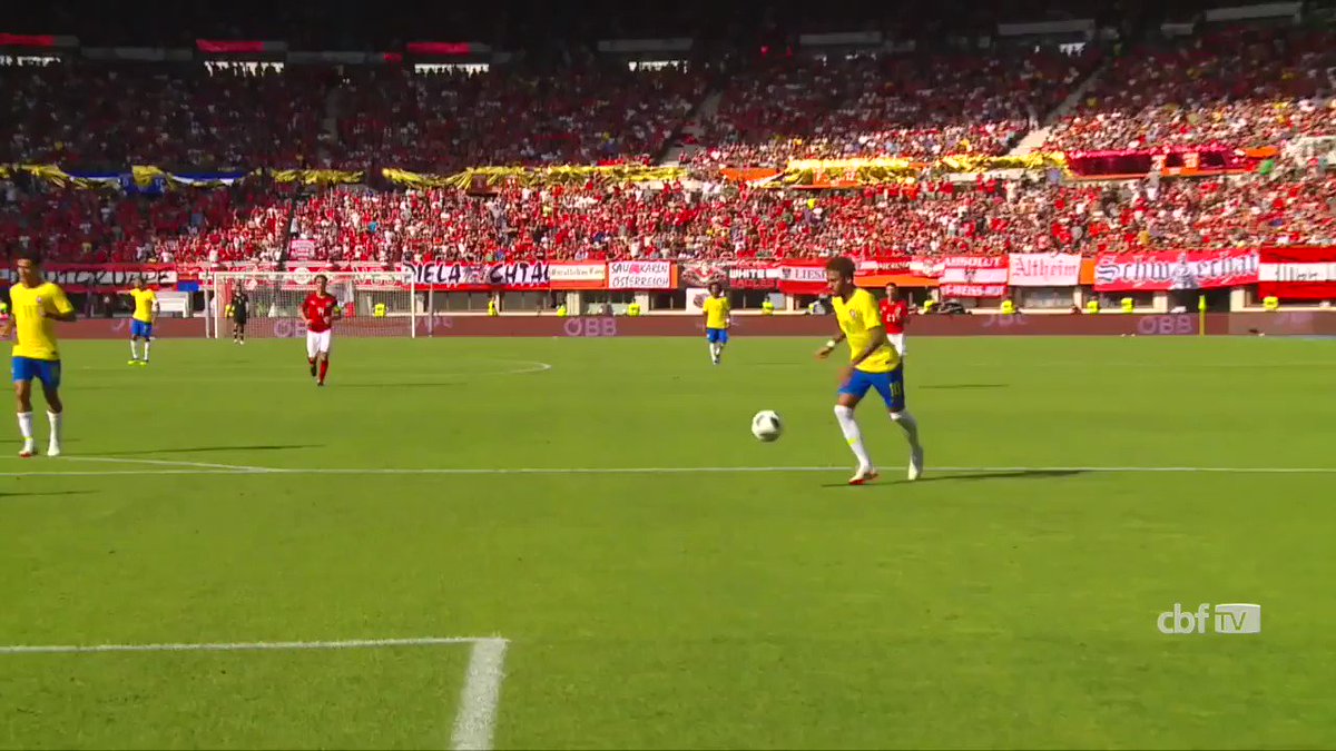 足裏でいなして、冷静にゴールを決めるネイマール。
via @CBF_Futebol