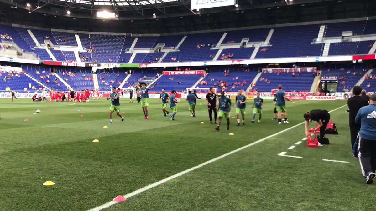 Getting loose. 🤙 https://t.co/RQEC7gNBL4