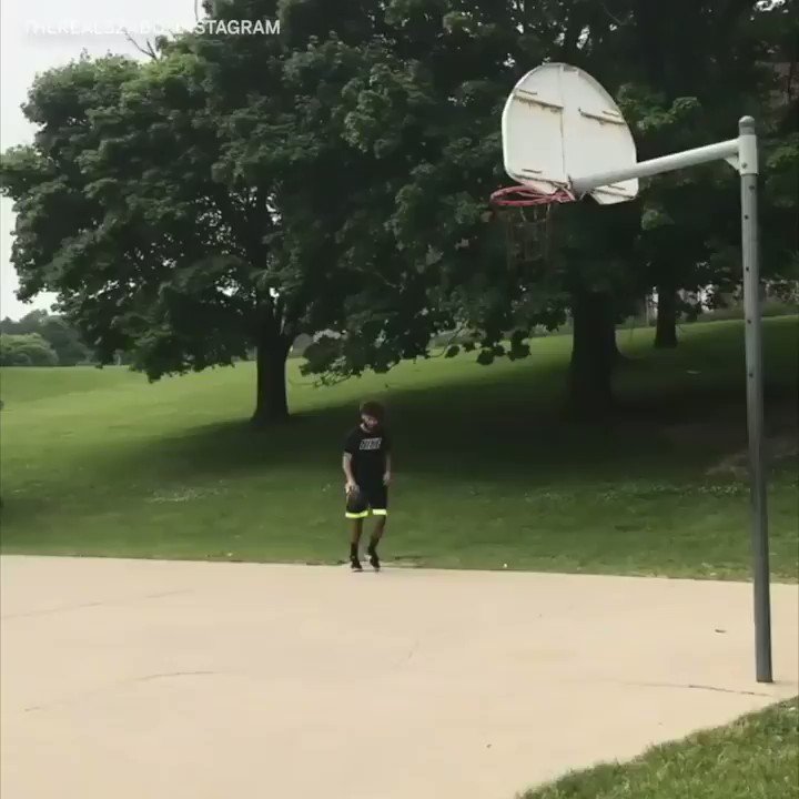 SportsCenter (@SportsCenter) on Twitter photo 2018-06-14 03:30:33 He made it look so easy ๐ฎ #SCtop10 (via @Jaydenszabo5) He made it look so easy ๐ฎ #SCtop10 (via @Jaydenszabo5)