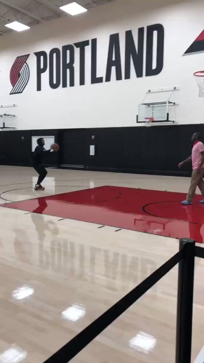 .@Dame_Lillard putting that work in 👀 https://t.co/nim1Bn7qoG