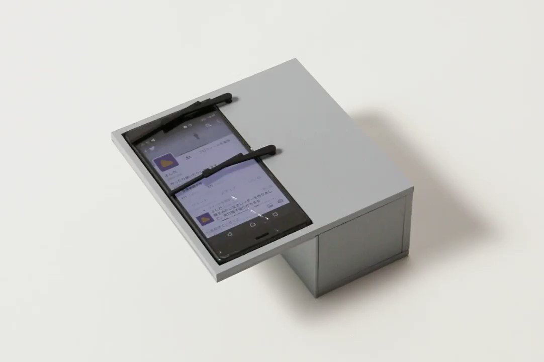 これで指紋も気にならない？スマホ専用のワイパーが面白すぎるｗｗ