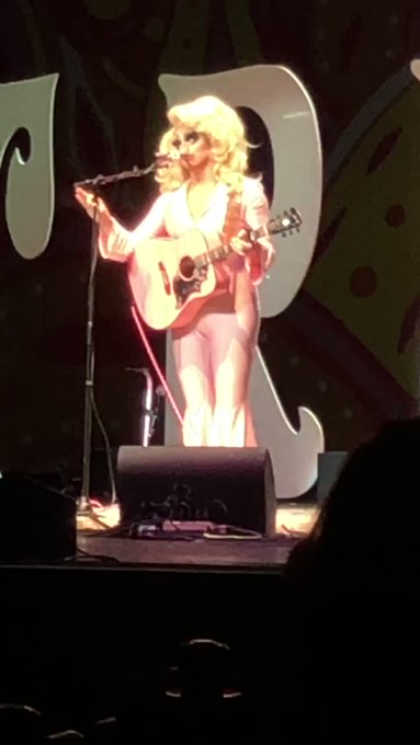 So @trixiemattel is fucking hilarious at the @wiltern tonight 💕✨okurrrrr https://t.co/MXpmOj9Kn2