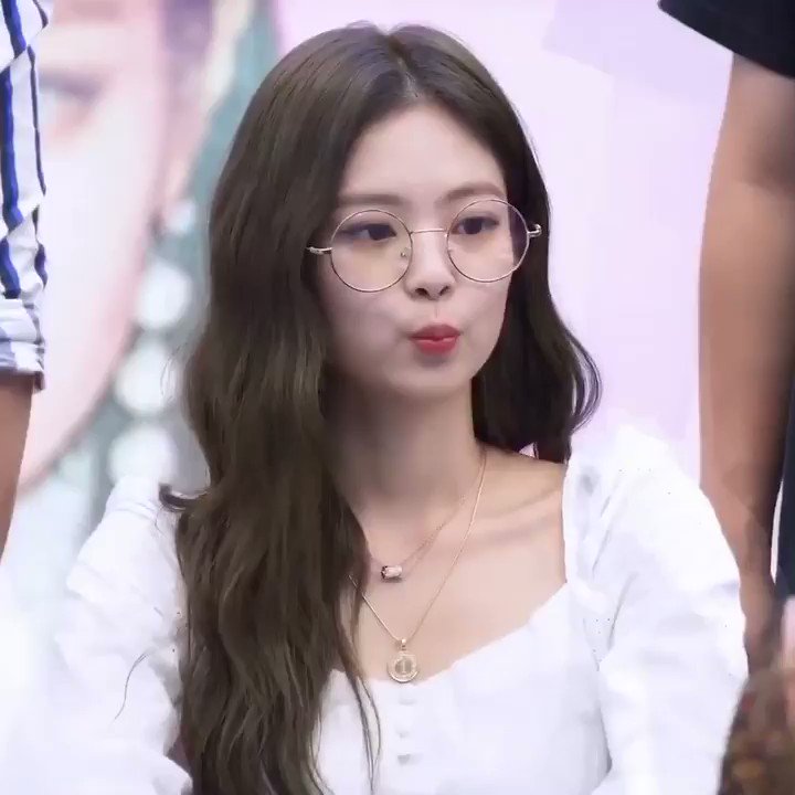 Vial ´ ` On Twitter Rt Gl0balitgirl Jennie In Specs A Thread 🤓