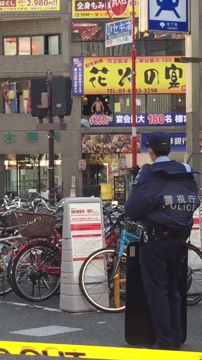 速報 東京 代々木駅前の居酒屋花火の宴で男がロケット花火乱射し店内に立てこもり Togetter