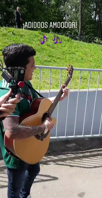 p93tPPd0aotADmM ?format=jpg&name=small Juan Carlos Osorio se avienta "palomazo" con Christian Nodal