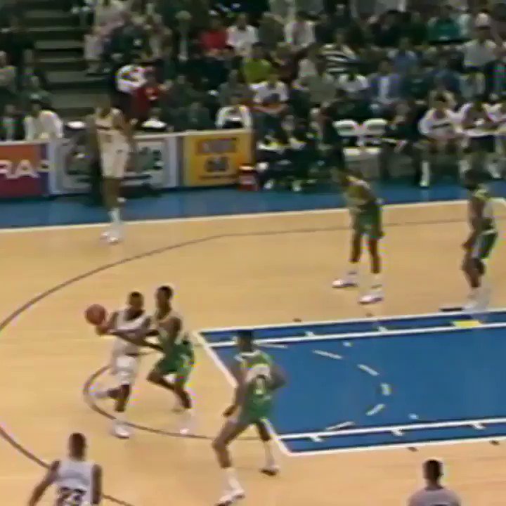 Happy birthday to a BUCKET, Mitch Richmond. He averaged 22+ PPG in each of his first ten years in the NBA. 