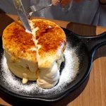 表面はパリパリで中はトロリ!夢のようなパンケーキが話題!