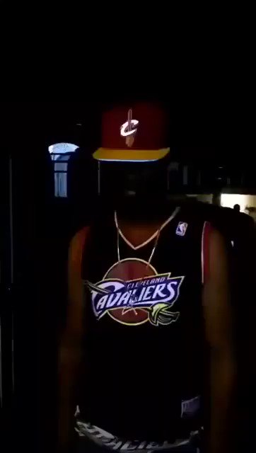 RT @aneuroma: LeBron yein pa los Lakers https://t.co/LjSQHBgThs