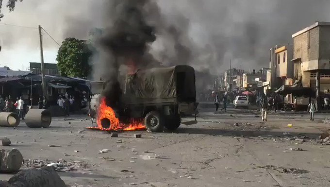 !!! ALERT !!! Hell Breaks Loose In Haiti As Violent Mobs Try To Murder Trapped American Tourists WKK3ZPKFPKE3GnIh?format=jpg&name=small