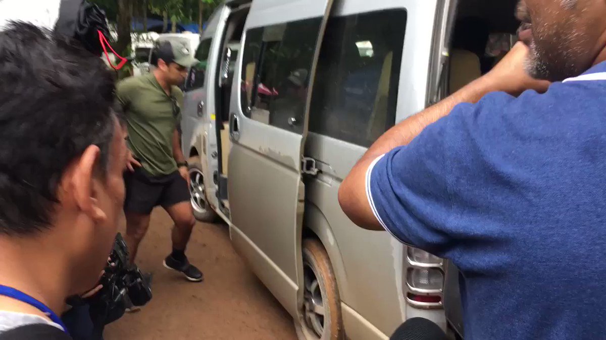 Jacob Goldberg
american divers arrive at the site