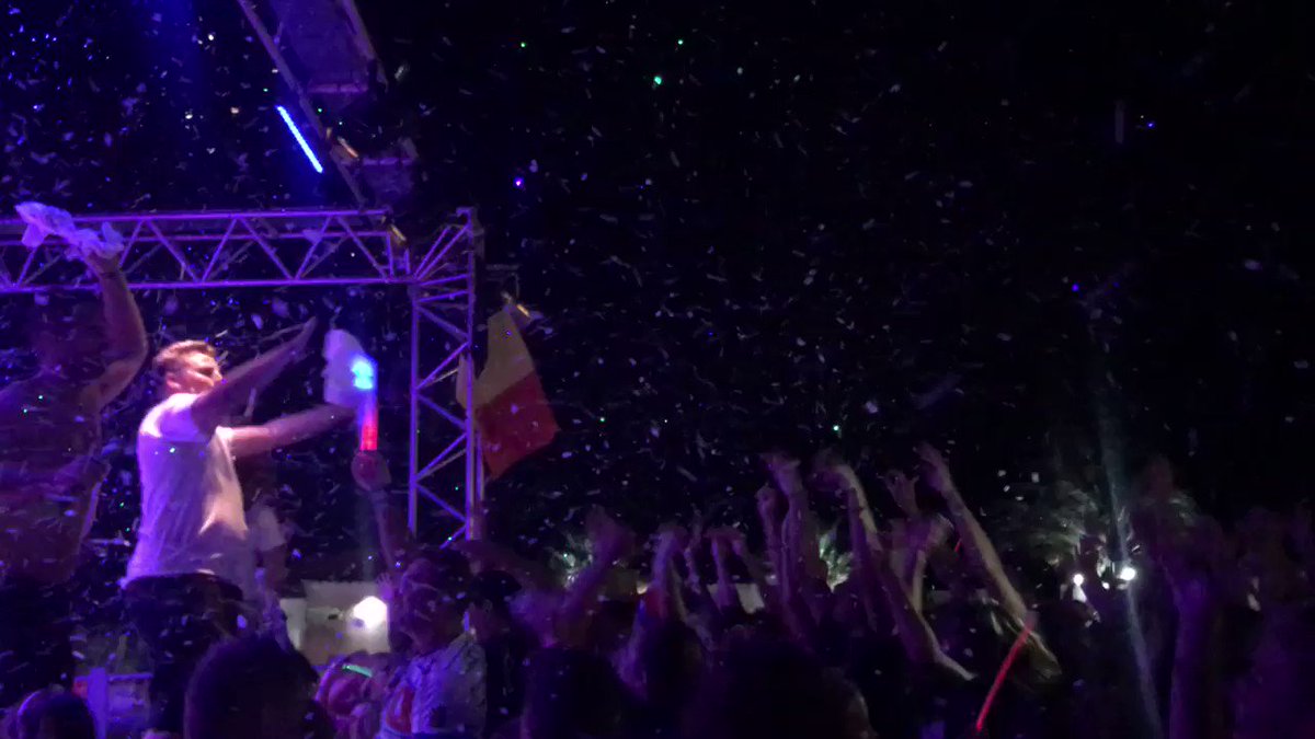 Chavanne Solene (@SoleneChavanne) on Twitter photo 2018-07-11 05:20:09 Cest fou comme la neige rend les gens heureux...à moins que ce ne soit autre chose!! On est en finale!!!!🇫🇷🇫🇷🇫🇷🤗#CM2018 #FiereDetreBleus Cest fou comme la neige rend les gens heureux...à moins que ce ne soit autre chose!! On est en finale!!!!🇫🇷🇫🇷🇫🇷🤗#CM2018 #FiereDetreBleus