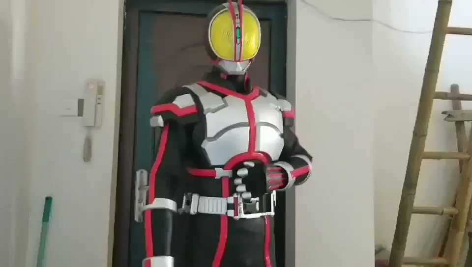 時代がテレビに追いつく？ｗｗ仮面ライダー555（ファイズ）の変身完璧ｗｗ