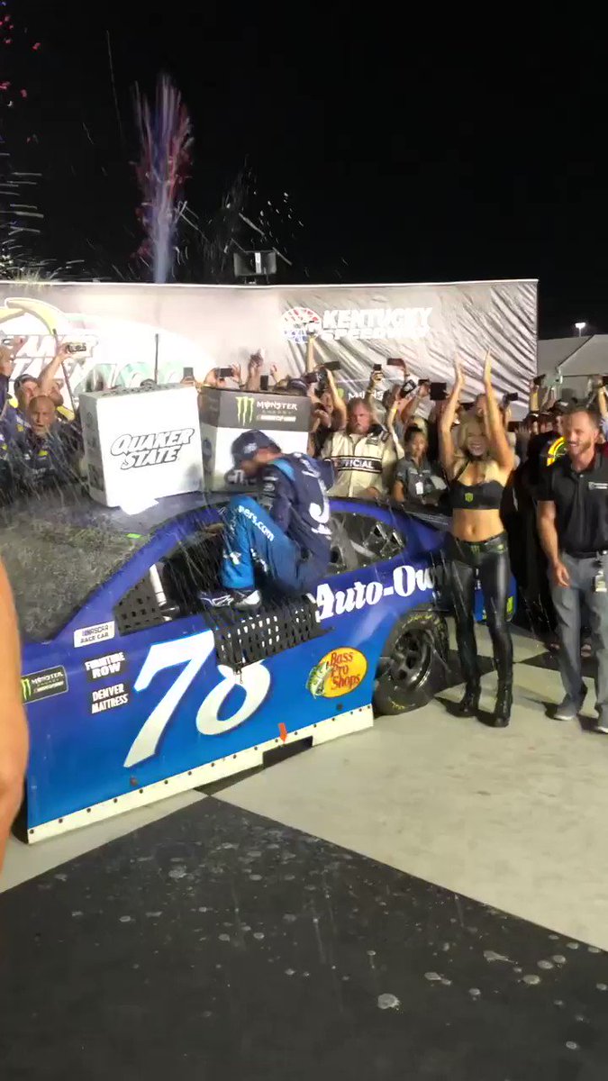 #MoodyBlue pulls through with a win again!
Congrats @AutoOwnersIns @MartinTruex_Jr @FRRacingTeam