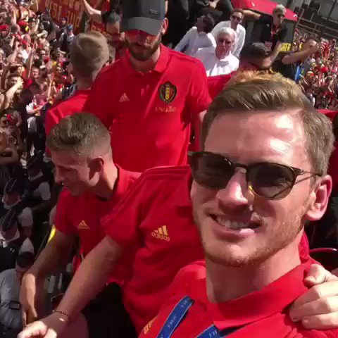 My IDOL @JanVertonghen
Thanks to the fans for coming!!! ❤️ #redtogether