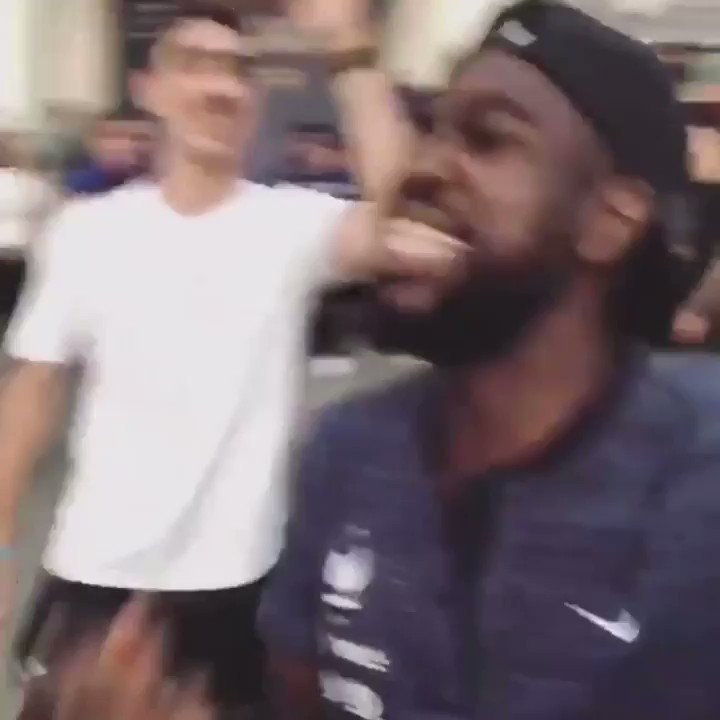 Umtiti salió campeón del Mundo y lo festejó cantando @Marama_Oficial 😂🙌🏻