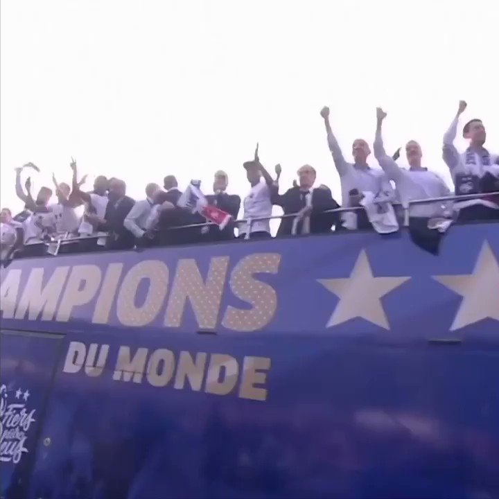 French fans give #worldcup winners a heroes' welcome
https://bbc.in/2zLEQku
#championdumonde2018