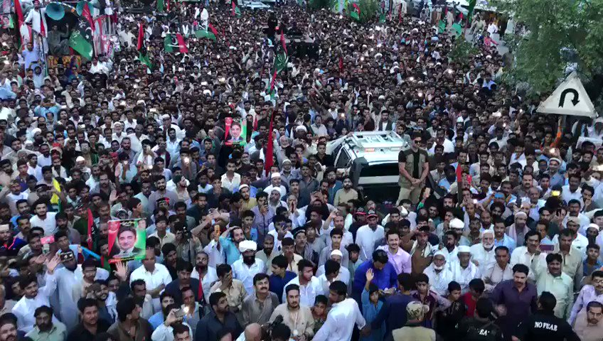 ن-لیگ اور پی-ٹی-آئی ایک ہی چیز ہے! ایک اگر ضیاء کی پیداوار ہے تو دوسری مشرف کی۔ یہ لوگ عوام کے مسائل حل ہی نہیں کر سکتے۔
#KarwaneJamhuriyat
#GujarKhan