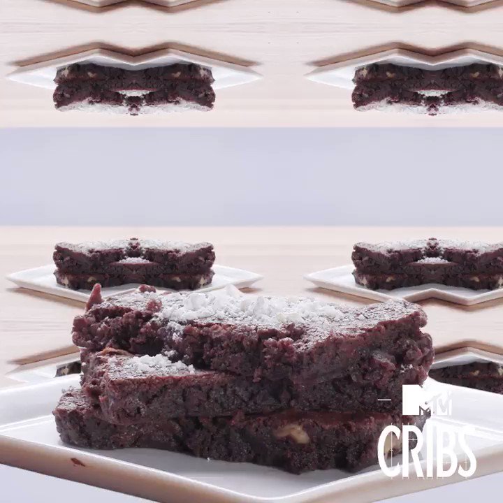 Need these brownies to make it through the week 🙏 Recipe: https://t.co/9fPCi7QnDc https://t.co/1QaJ1szY38