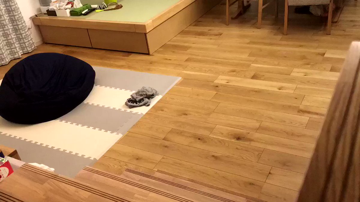 まるでルンバw赤ちゃんは 背ばい だけでこんなにも動いている 話題の画像プラス まるでルンバw赤ちゃんは 背ばい だけでこんなにも動いている 話題の画像プラス