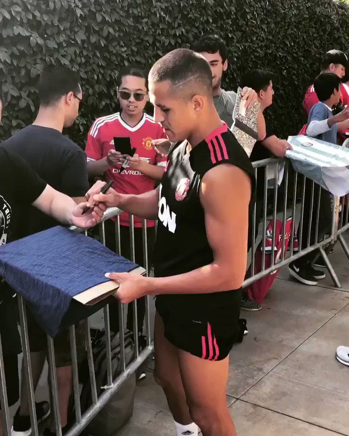Manchester United (@ManUtd) on Twitter photo 2018-07-21 17:47:08 .@Alexis_Sanchez arrives at training - welcome to LA! 🔴🇺🇸 #MUTOUR #MUFC .@Alexis_Sanchez arrives at training - welcome to LA! 🔴🇺🇸 #MUTOUR #MUFC
