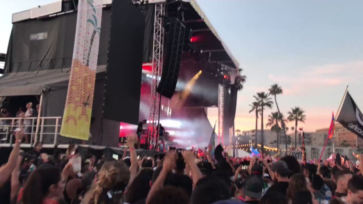 played my fav song eyes & right after language, my heart was so full this was literally everything @kaskade