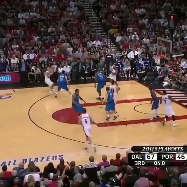 Happy Birthday Brandon Roy! Here s his amazing 4th quarter comeback against the Mavs back in 2011. 