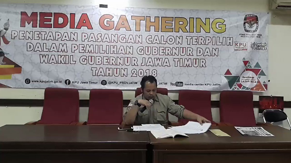 Komisioner KPU Jatim Choirul Anam menyatakan tidak ada gugatan sengketa dari Paslon peserta Pilgub Jatim 2018. Dan akan dilanjutkan dengan penetapan Paslon malam nanti pukul 19:00 Wib. #ElshintaEdisiSiang #pilgubjatim2018