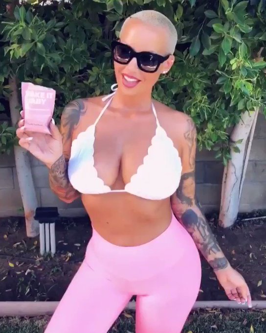 #ad I could let my results do the talking, or you could check out @flattummyco’s Shake flash sale and