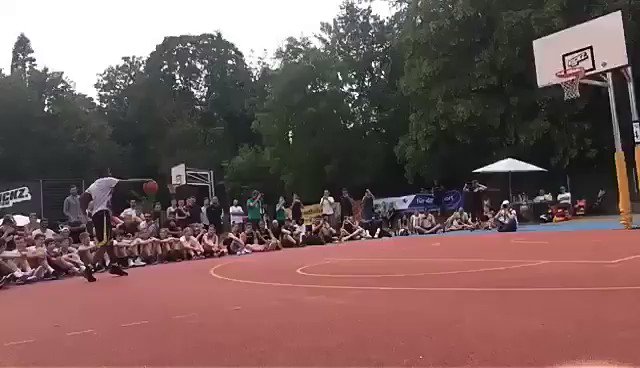 😱😱😱 Somebody can use this athleticism!!