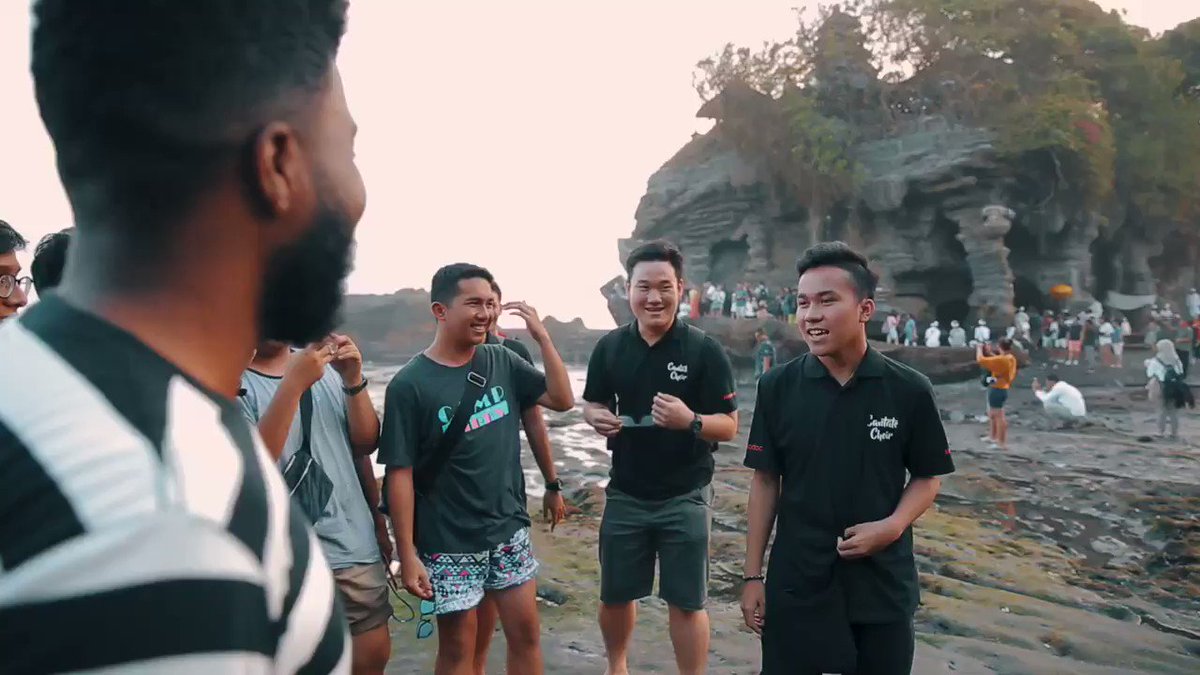 Khalid (@thegreatkhalid) on Twitter photo 17/08/2018 22:39:39 The power of music is crazy. I was walking around Bali and then this happened The power of music is crazy. I was walking around Bali and then this happened
