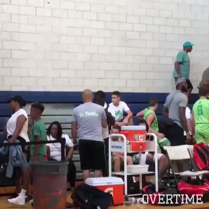 .KingJames daps up former coach Tyronn Lue at his son's basketball game