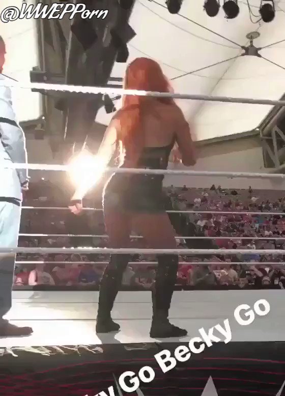 WWEPPorn™ on X: Becky Lynch getting ready🔥 #Raw #WrestleMania