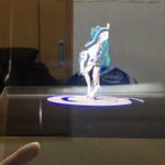 まるで目の前にいるみたい!初音ミクのホログラムが超立体的!