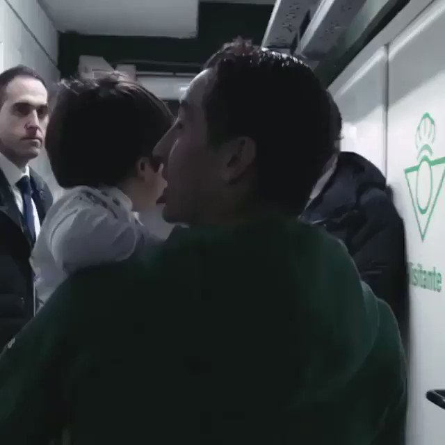 Throwback to when a Real Betis player, Guardado took his son to meet Messi 🥺❤️ https://t.co/xJY6A03Pnt