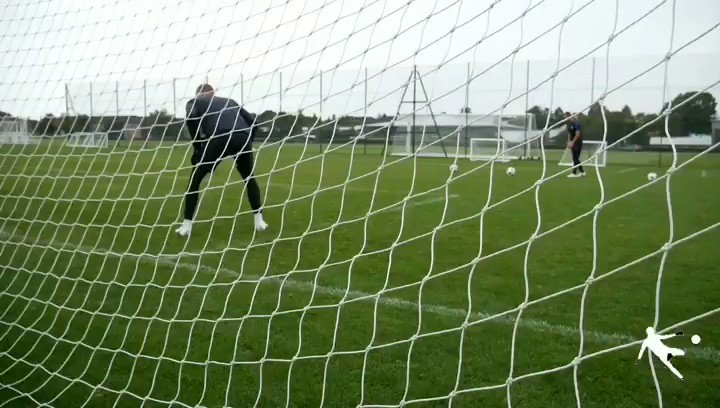 💥 Explosive Work💥
-
🎯Working on lateral movement across goal with as much power as we can🎯
-
🔗Link to our online shop in bio 📝
-
#themoderndaygk #moderndaygk #gksaves
