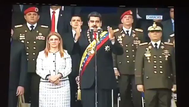 egwjF6AduH8whPBq?format=jpg&name=small Nicolás Maduro escapa a ataque com drone