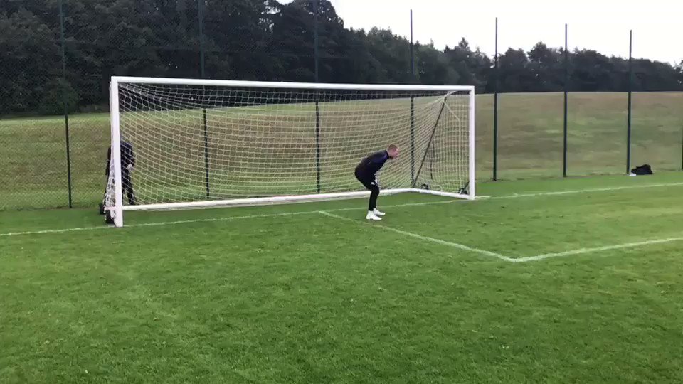💥 Explosive Work (alternative camera angle)💥
-
🎯 Working on lateral power
-
☄️ Be explosive and move with intent
-
🔗Link to our online shop in bio 📝
-
#themoderndaygk #moderndaygk #gksaves #handling #gkcatch #vidoftheday #tenerife #towart #football #goalkeepersaves #saves