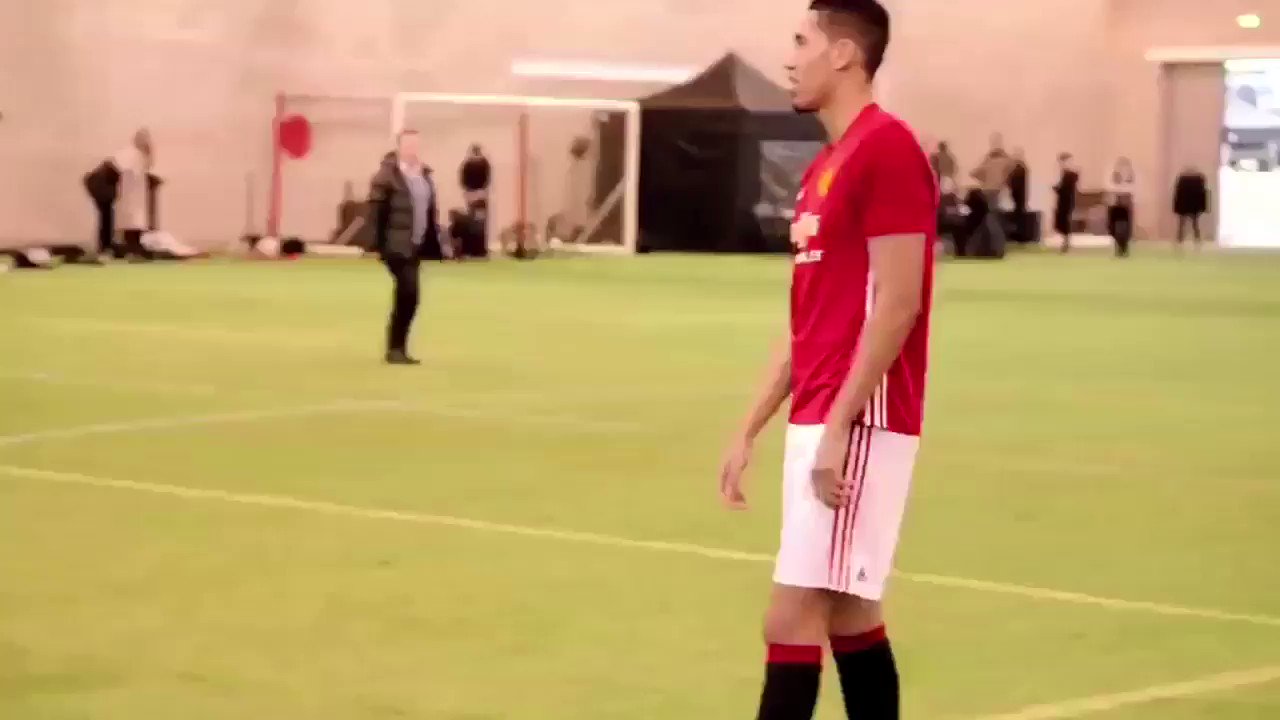 Happy birthday to comedy icon Chris Smalling who turns 29 today 