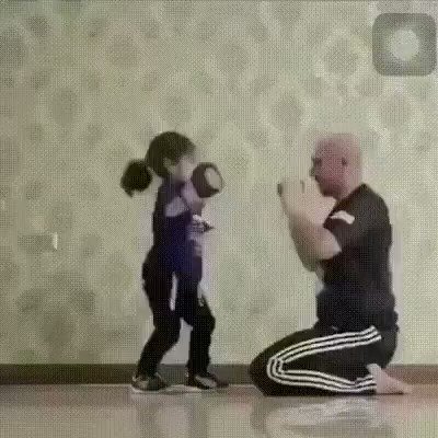 Научил дочку боксу на свою голову 😕