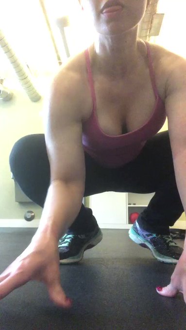 Working on getting even tighter and more buff. I’m your #MuscleGoddess https://t.co/No3MXquRoc