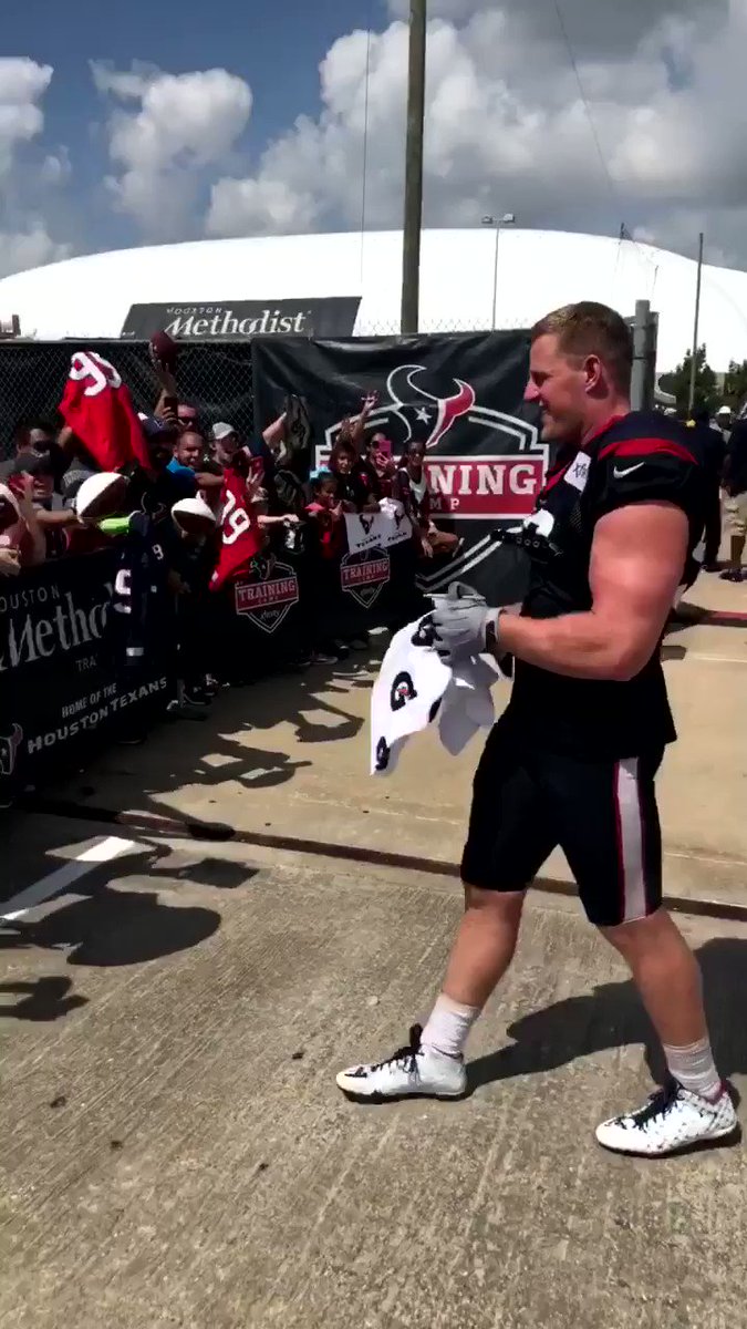 Capping off camp in style. 😂🎩  @JJWatt | #TexansCamp https://t.co/eBSyedrzP4