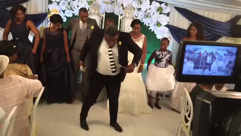 Tumi Sole (@tumisole) on Twitter photo 2018-08-17 05:44:01 #FridayFeeIing Ereng Vosho daar 📹@TCMabasa #FridayFeeIing Ereng Vosho daar 📹@TCMabasa