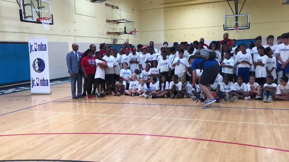 Time for a group picture! @hbarnes @DallasPAL @BGCDallas @DallasPD https://t.co/BgpFYvBdm1